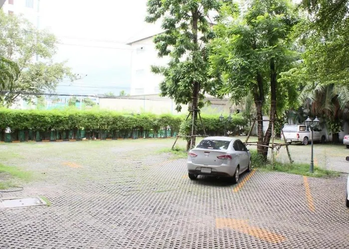 Romance Srinakarin Hotel 3*