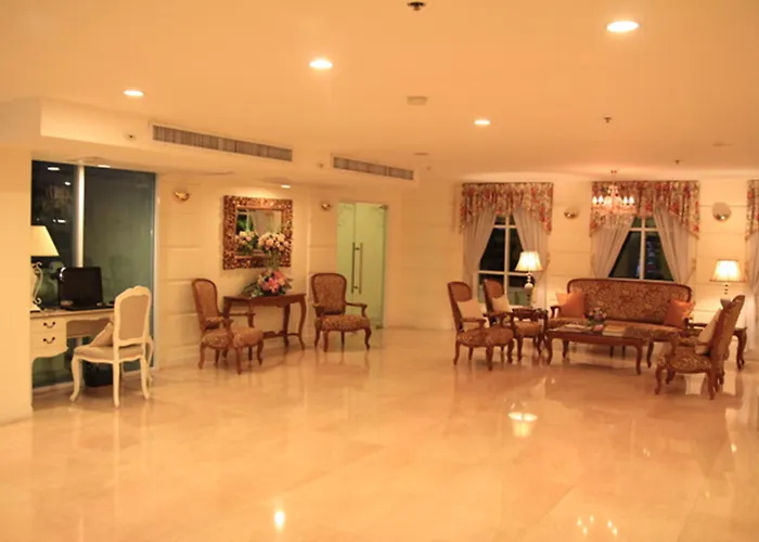Romance Srinakarin Hotel