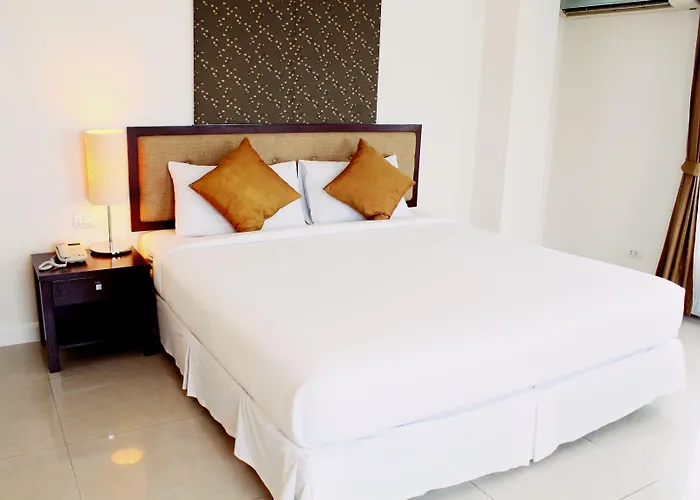 Romance Srinakarin Hotel 3*