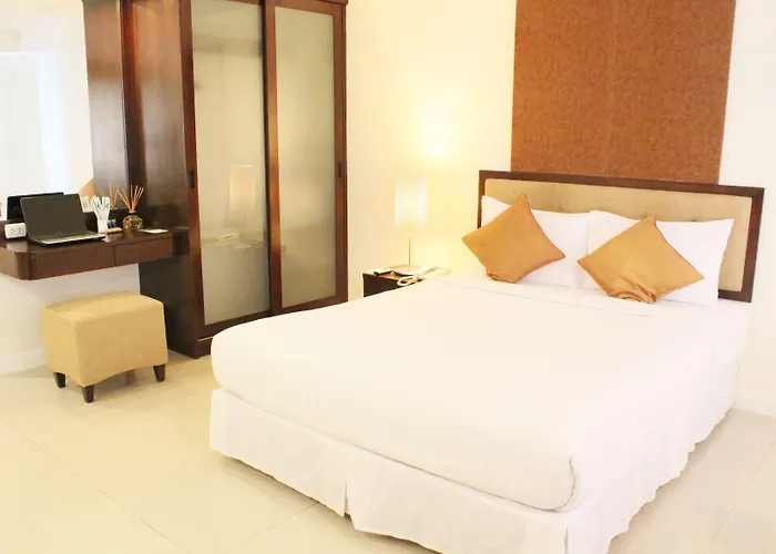 Romance Srinakarin Hotel
