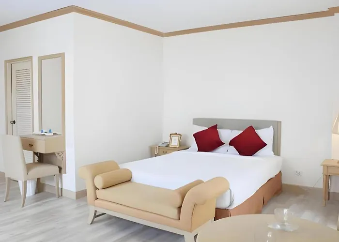 Romance Srinakarin Hotel 3*