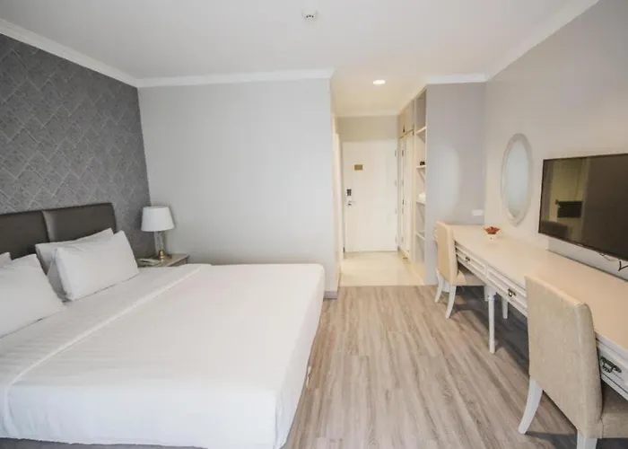 Romance Srinakarin Hotel