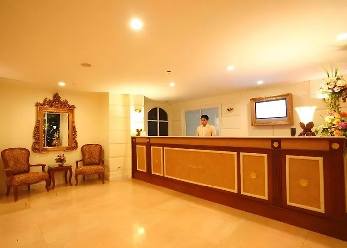 Romance Srinakarin Hotel